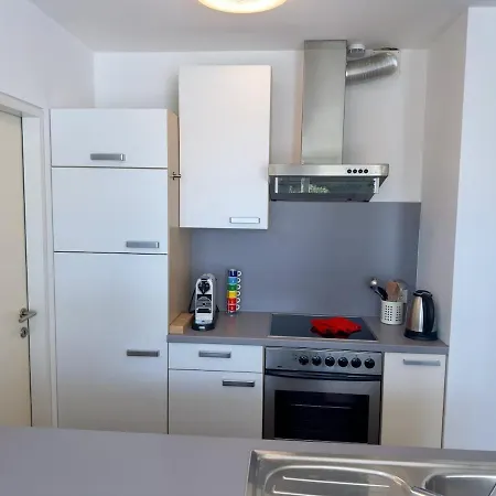 Moderne Design-wohnung Mit Bergblick & Terrasse