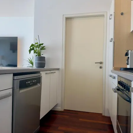 Moderne Design-wohnung Mit Bergblick & Terrasse Tiefgraben