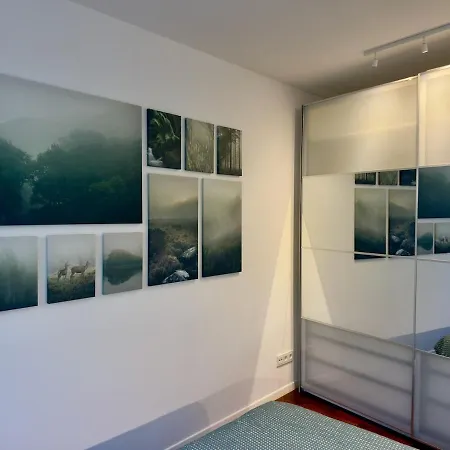 Moderne Design-wohnung Mit Bergblick & Terrasse Tiefgraben