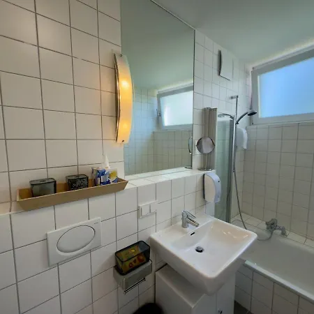 Moderne Design-wohnung Mit Bergblick & Terrasse Tiefgraben