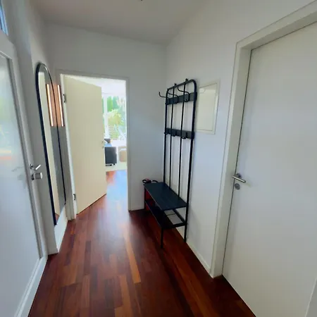 Moderne Design-wohnung Mit Bergblick & Terrasse Appartement
