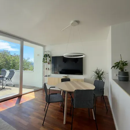 Appartement Moderne Design-wohnung Mit Bergblick & Terrasse Tiefgraben